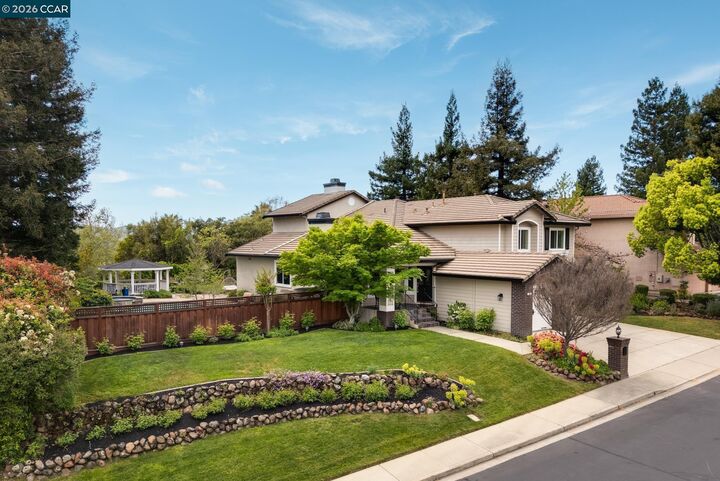 Property Photo: 810 Buckingham Place CA 94506