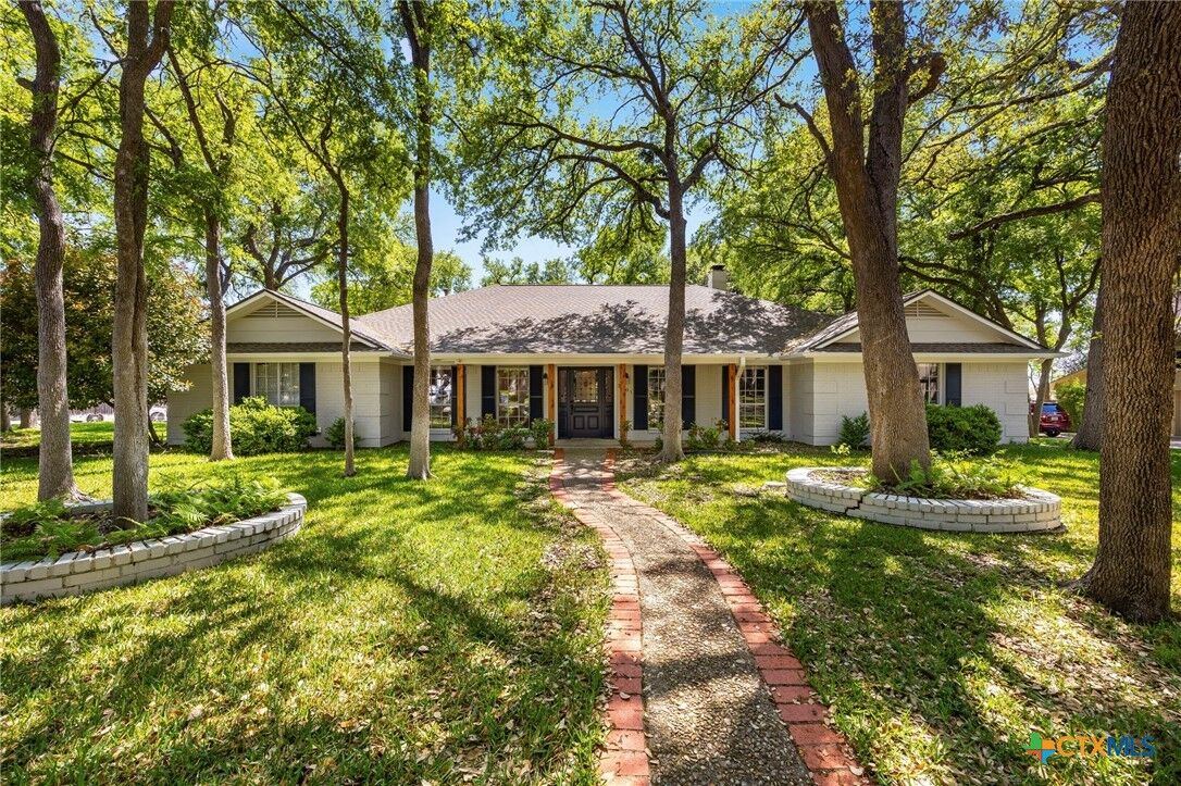 Property Photo:  3501 Oak Villa Drive  TX 76502 