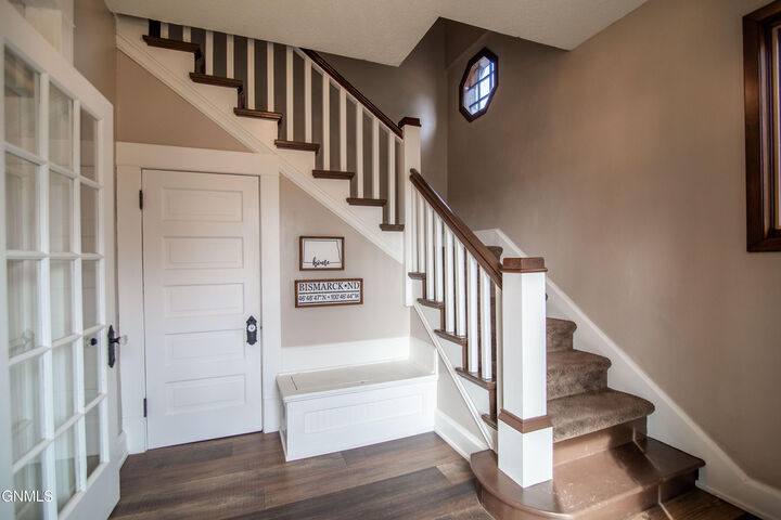 Property Photo:  916 Anderson Street  ND 58501 