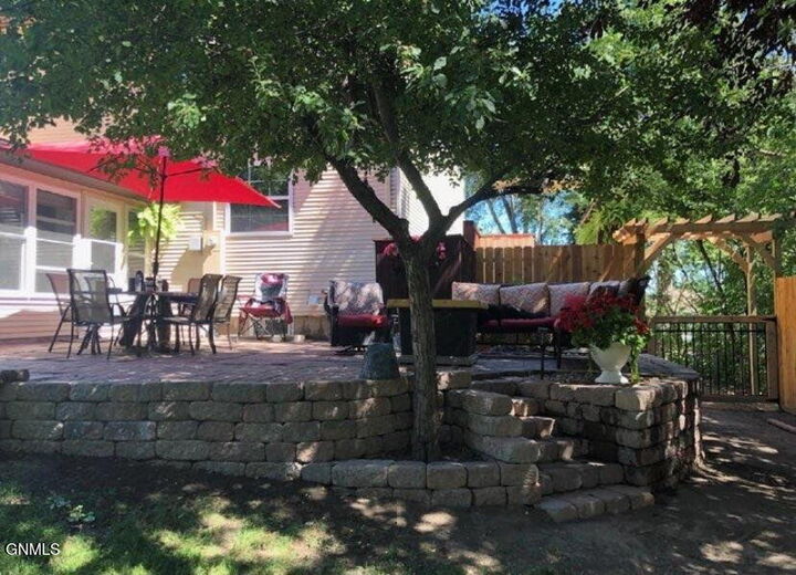 Property Photo:  916 Anderson Street  ND 58501 