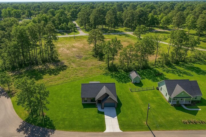 Property Photo:  190 Faulkner Ave  TX 77331 