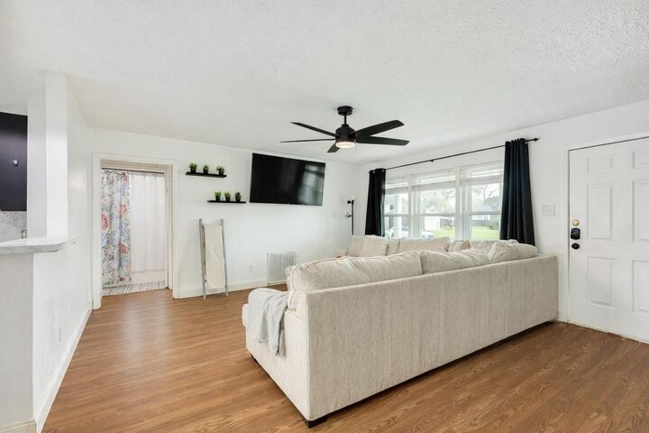 Property Photo:  318 S Amherst Drive  TX 77486 