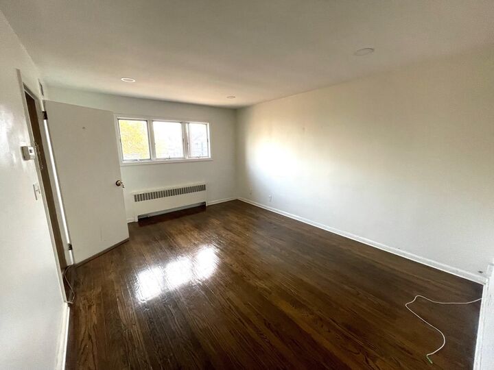 Property Photo:  153 Avenue B 2  NJ 07002 