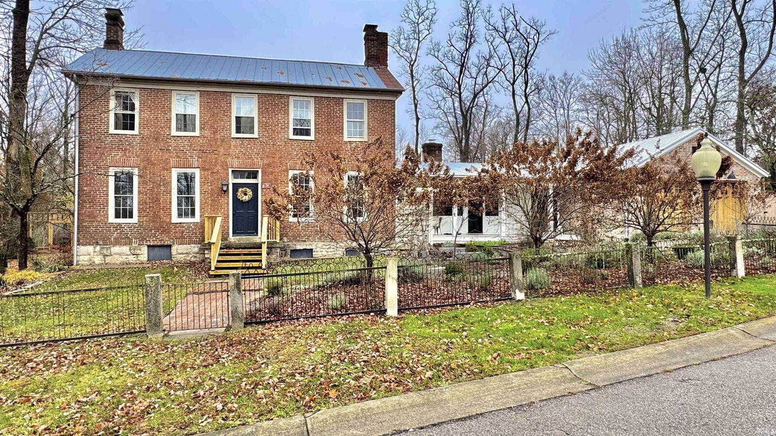 Property Photo:  2001 E Hillside Drive 8  IN 47401 