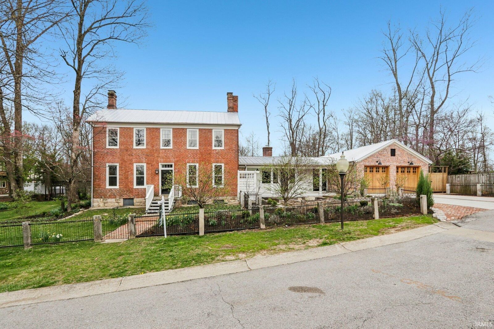 Property Photo:  2001 E Hillside Drive 8  IN 47401 