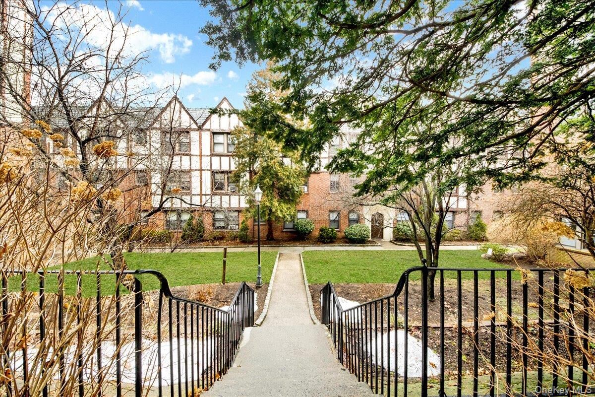 Property Photo:  7 Greenridge Avenue B8  NY 10605 