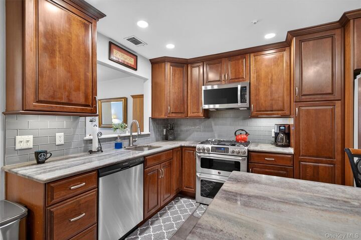 Property Photo:  19 Olde Wagon Road  NY 10990 