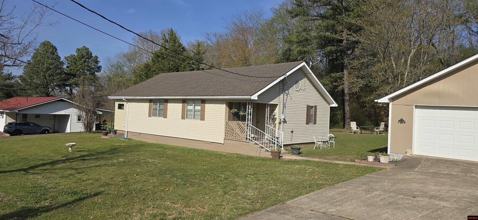 Property Photo:  200 Center Street  AR 72650 