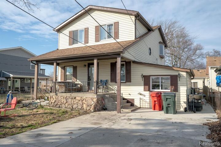 Property Photo:  22453 E 10 Mile Road  MI 48080 1341 