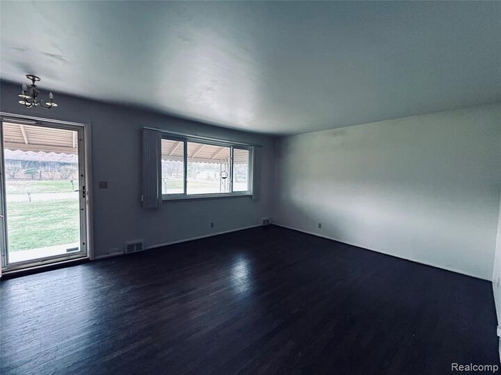 Property Photo:  11005 Doren Court  MI 48317 3419 