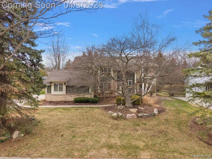 Property Photo:  1672 Devonshire Drive  MI 48098 4377 