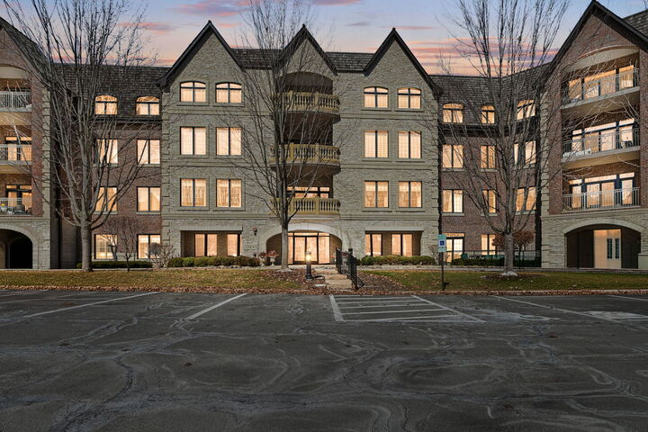 Property Photo:  1800 Amberley Court 407  IL 60045 