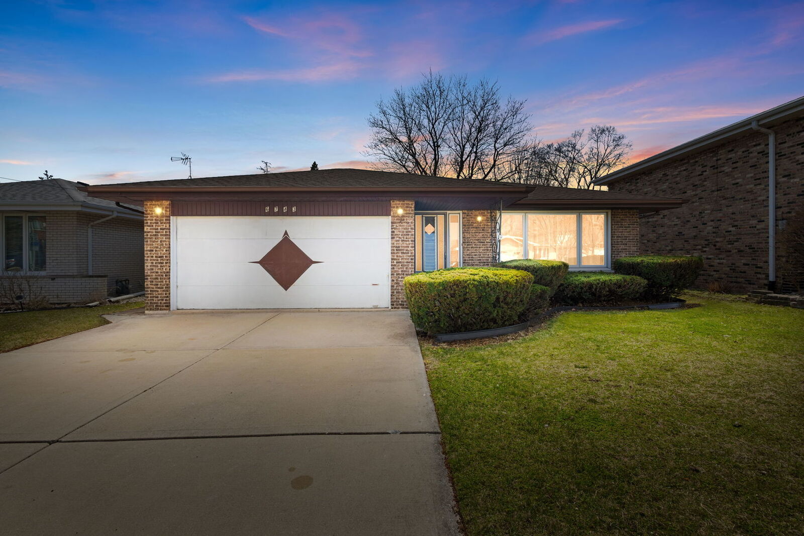 Property Photo:  6743 W 89th Place  IL 60453 