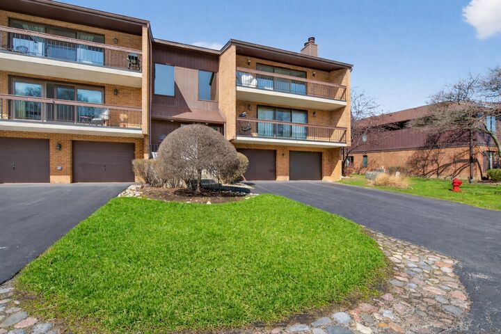 Property Photo:  8150 Brookside Drive 204  IL 60464 
