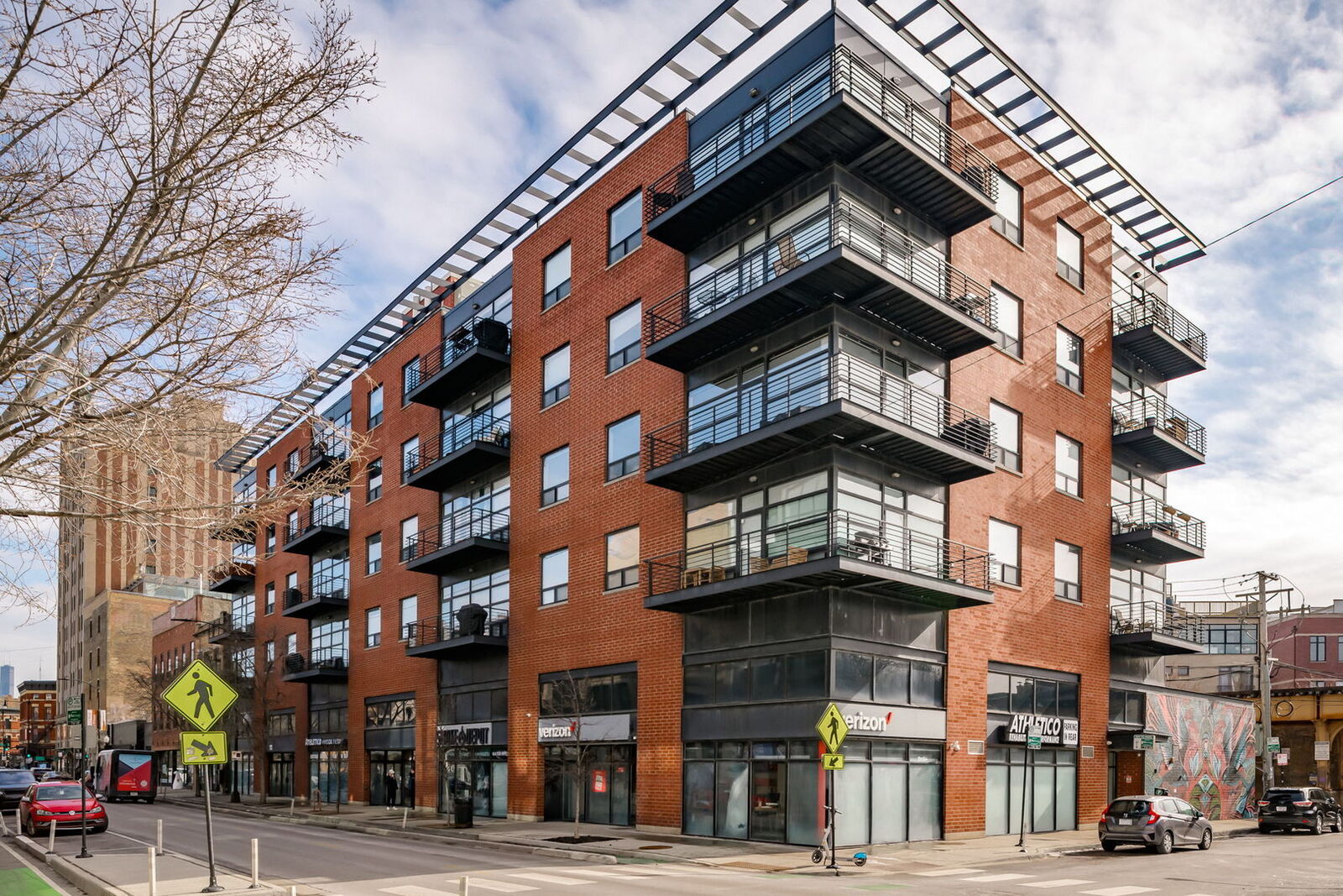 Property Photo:  2045 W Concord Place 604  IL 60647 