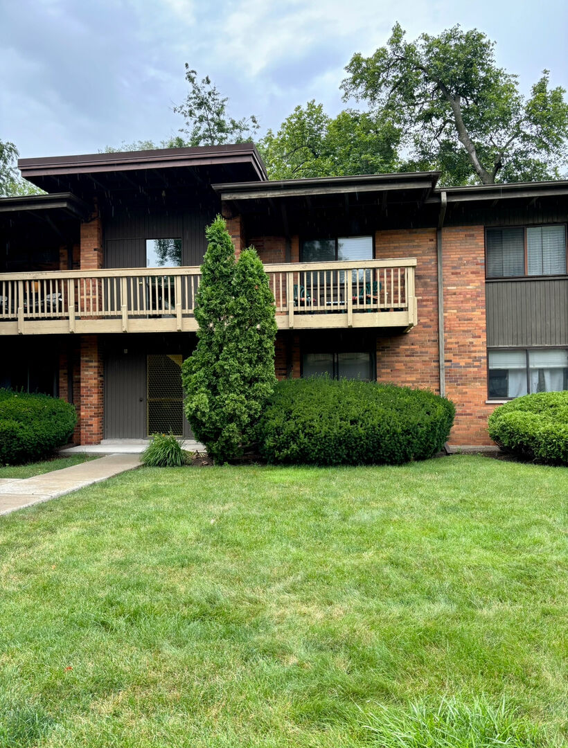 Property Photo:  485 Duane Terrace B4  IL 60137 
