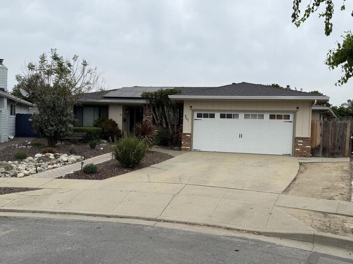 Property Photo:  