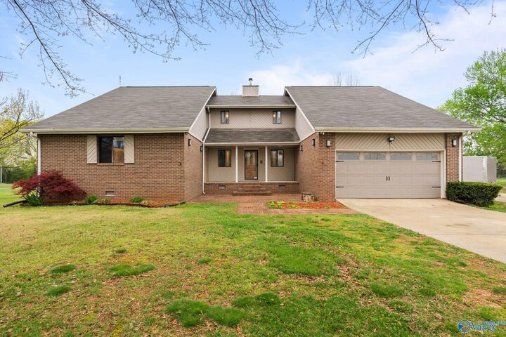 Property Photo: 102 Whitewater Bend AL 35750