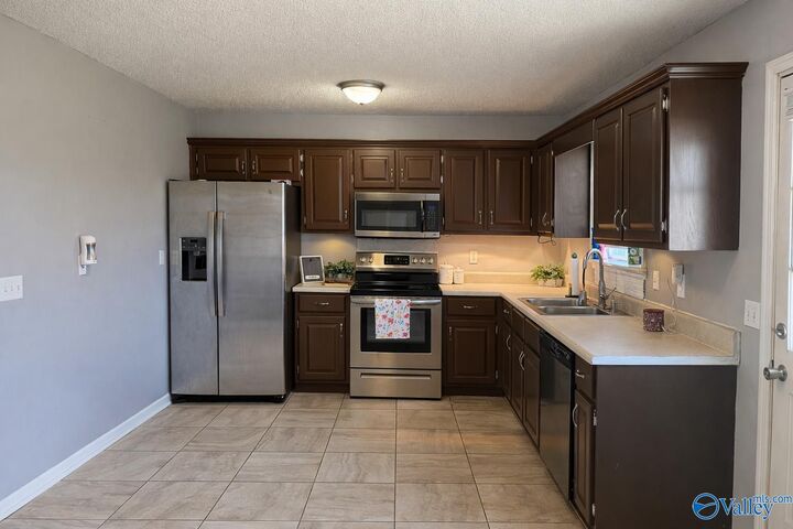 Property Photo:  2070 County Road 15  AL 35957 