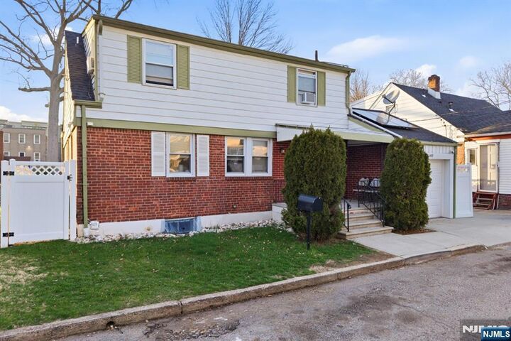 Property Photo:  1490 Champlain Square  NJ 07666 