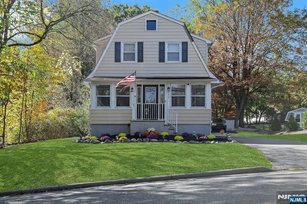 Property Photo:  172 Yawpo Avenue  NJ 07436 
