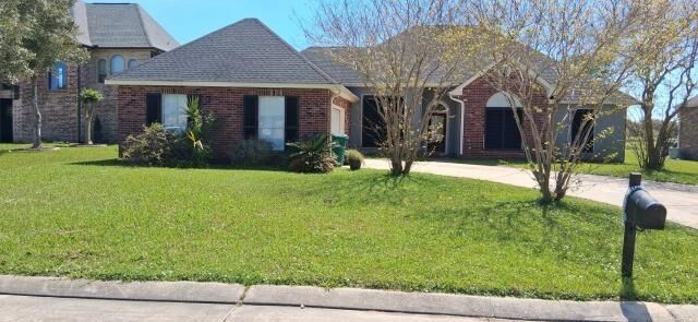 Property Photo: 168 River Oaks Drive LA 70068