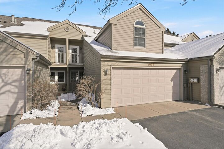 Property Photo:  1676 Rose Hill Circle 1676  MN 55108 