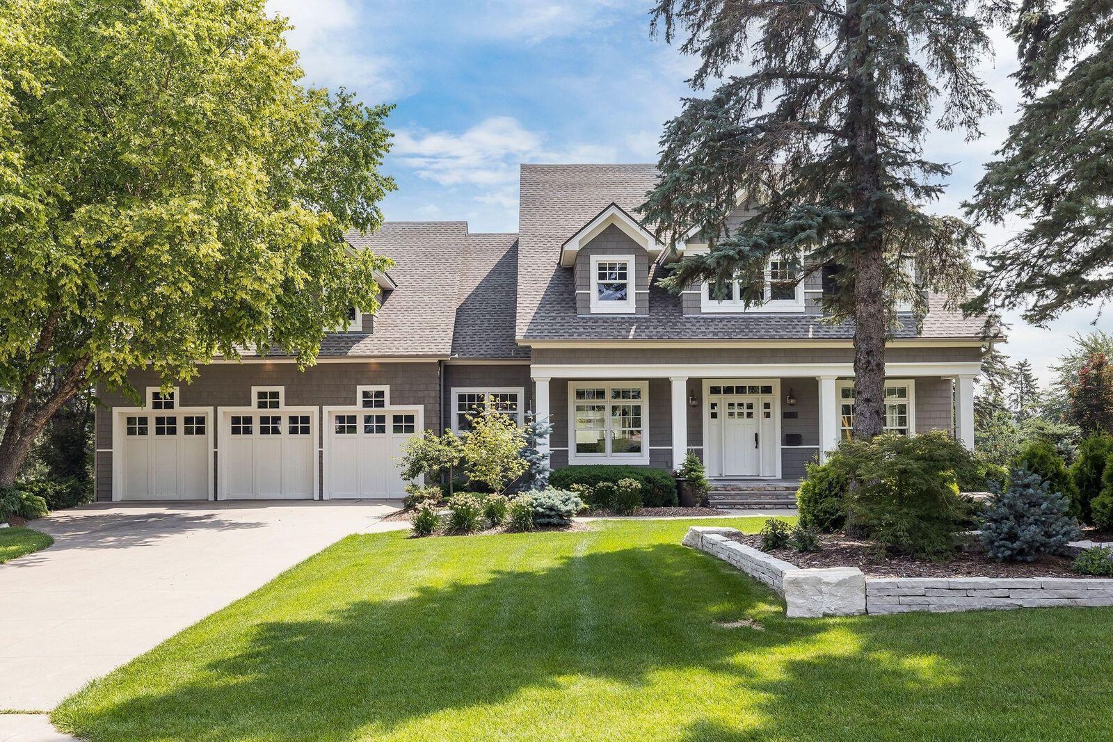 Property Photo:  5121 Mirror Lakes Drive  MN 55436 