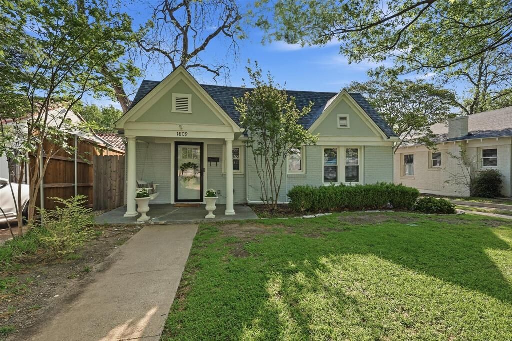 Property Photo:  1809 Thomas Place  TX 76107 