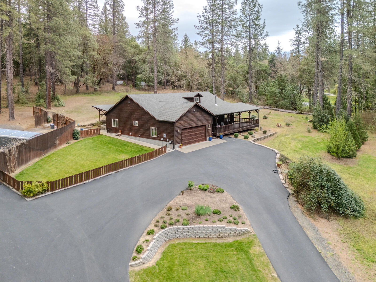 Property Photo:  4728 E Evans Creek Road  OR 97537 