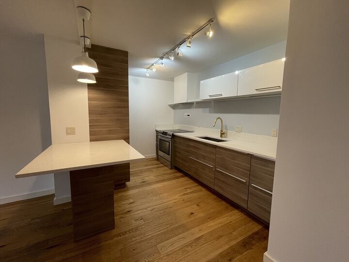 Property Photo:  50 Longwood Ave 319  MA 02446 