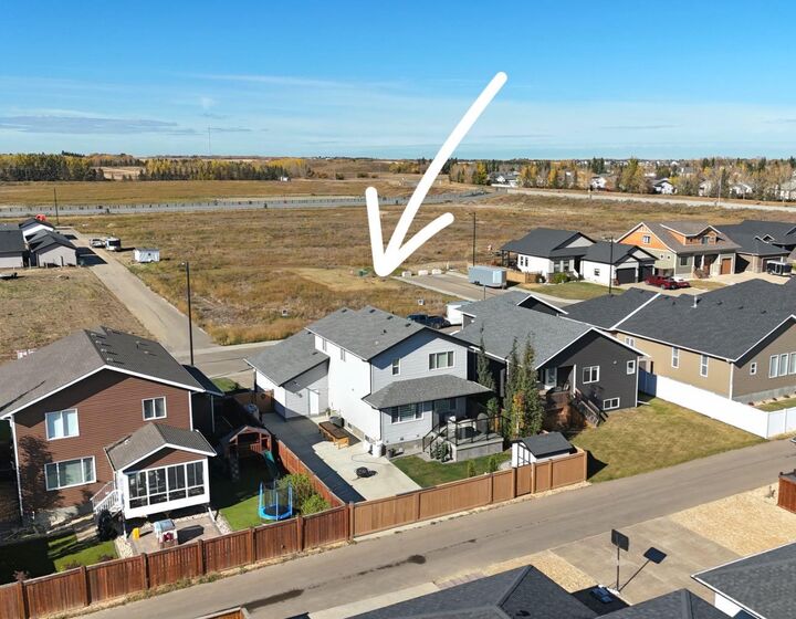 Property Photo:  2607 63 Street  AB T4V 5J6 