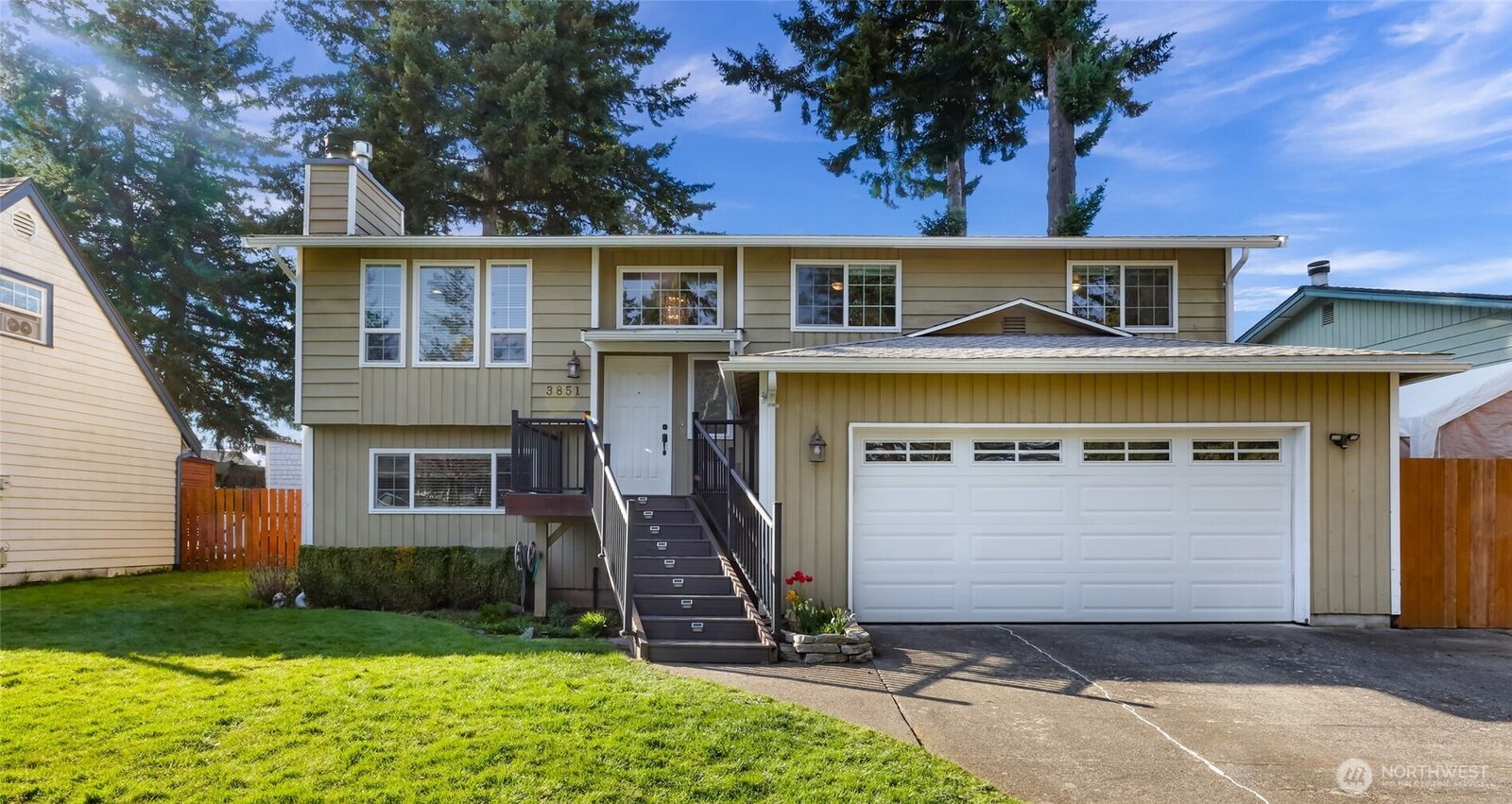 Property Photo:  3851  Levitt Street  WA 98226 