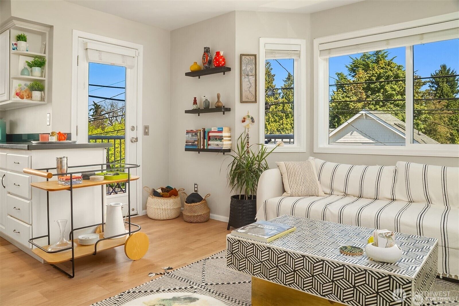 Property Photo:  2116  California Avenue SW 201  WA 98116 