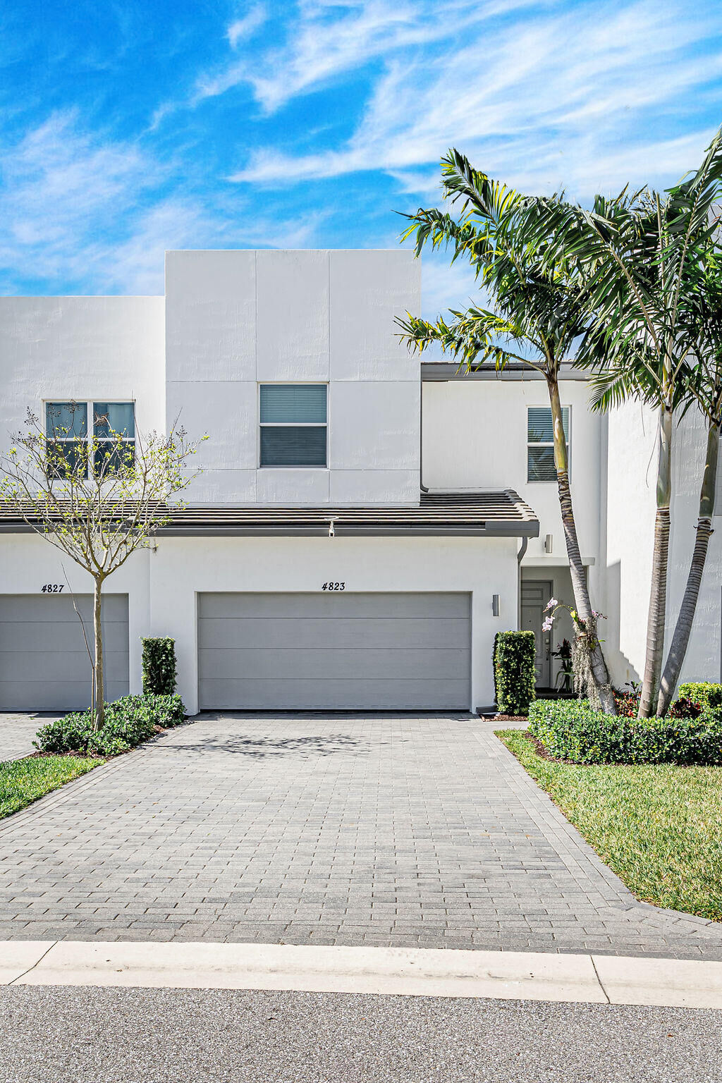Property Photo:  4823 Navali Drive  FL 33467 