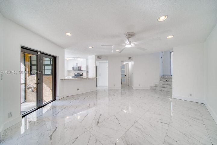 Property Photo: 9151 W Sunrise Blvd FL 33322