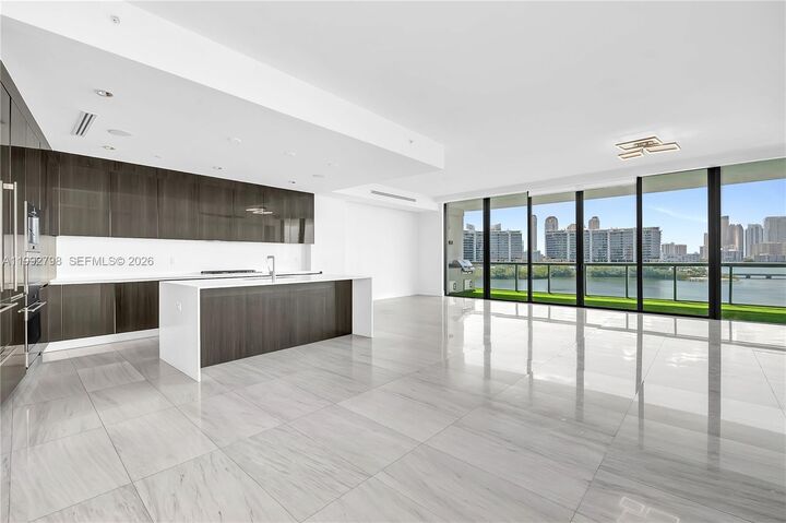 Property Photo:  3300 NE 188th St 615  FL 33180 