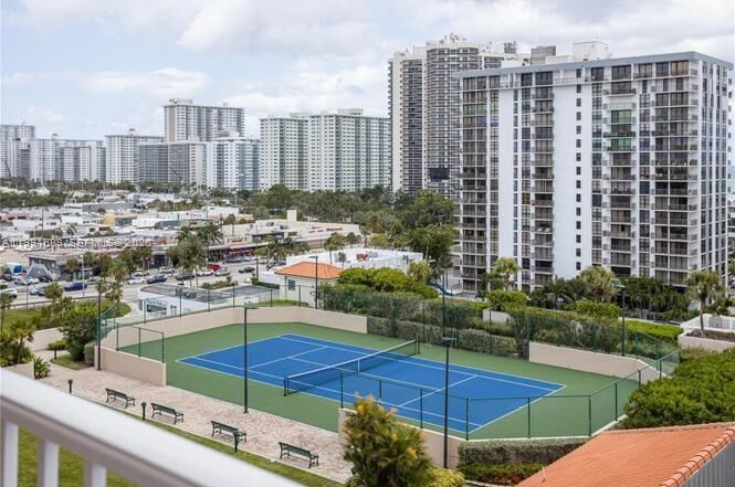 Property Photo:  3020 NE 32nd Ave 1013  FL 33308 