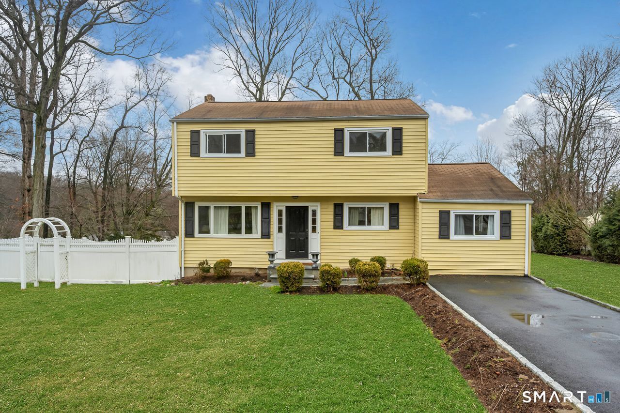 Property Photo:  51 Ledgewood Drive  CT 06850 