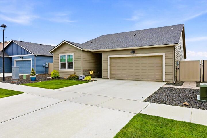Property Photo:  11925 N Haven St  WA 99021 