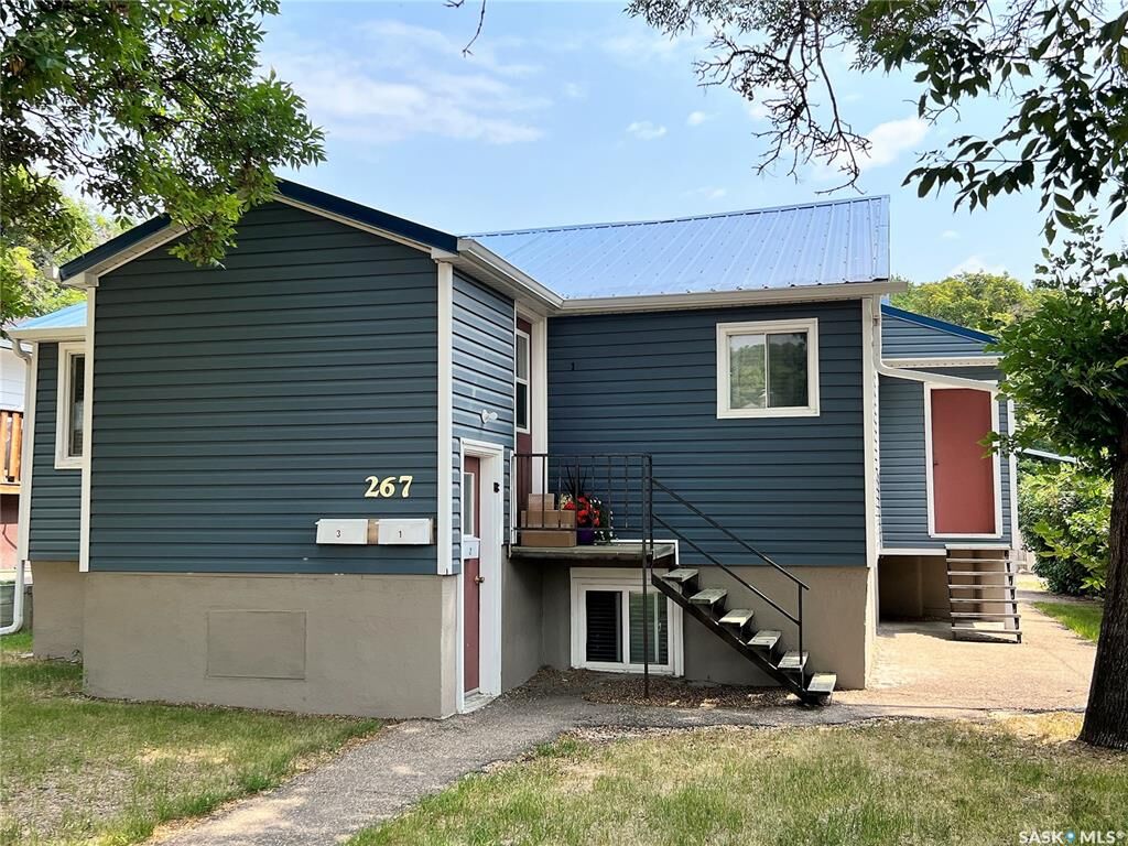Property Photo: 267 7th Avenue NW SK S9H 0Y9