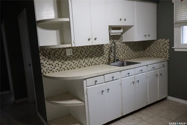 Property Photo:  764 Fairford Street E  SK S6H 0G2 