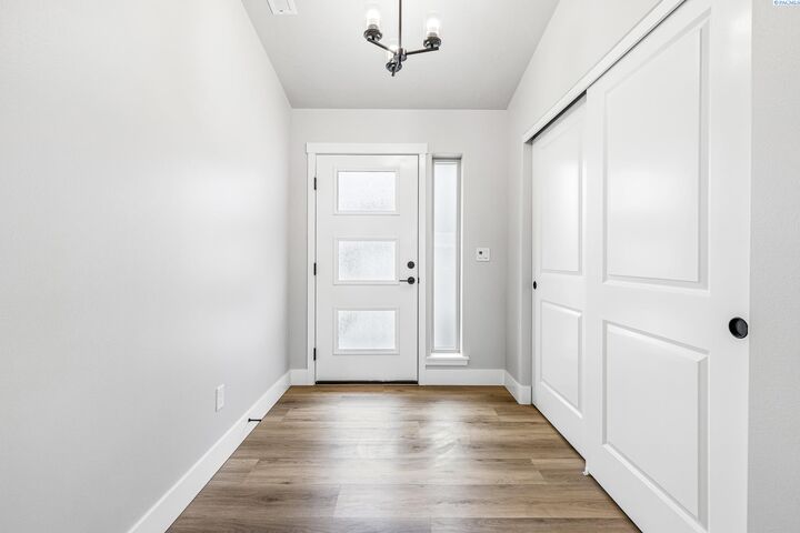 Property Photo:  6557 W 29th Ct  WA 99338 