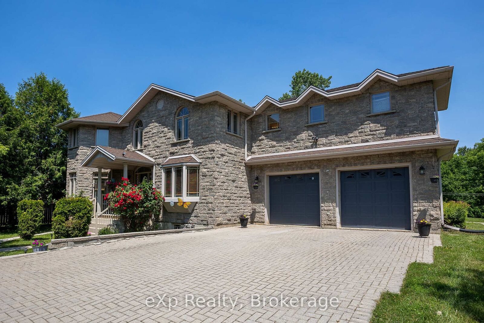 Property Photo: 910 26th Street E ON N4K 5N3