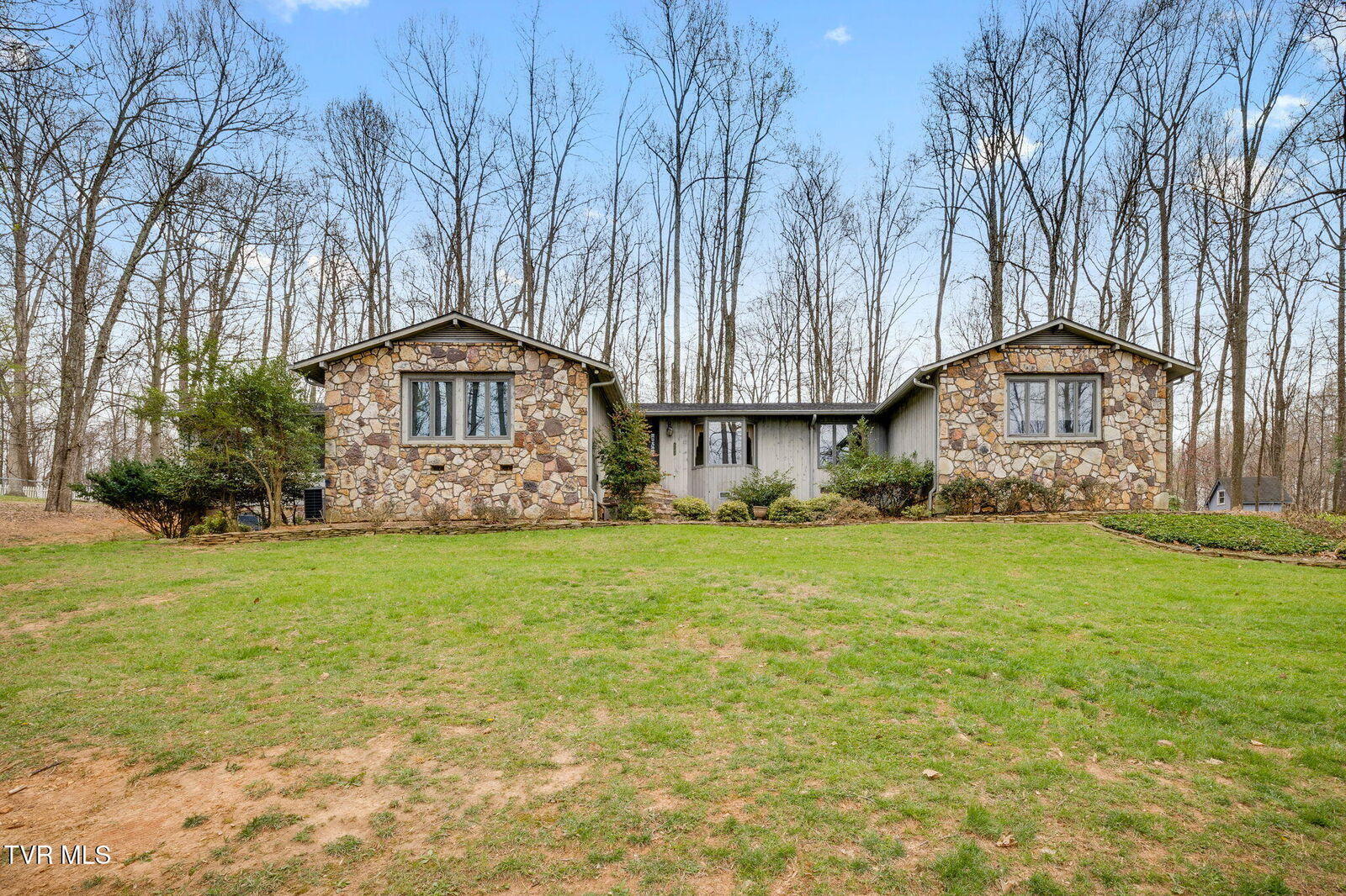 Property Photo:  5204 Foxfire Place  TN 37664 