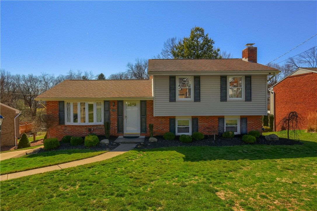 Property Photo:  245 Wyngate Road  PA 15108 