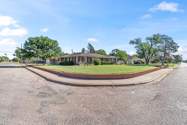 Property Photo:  1601 8th Avenue  TX 79015-4509 