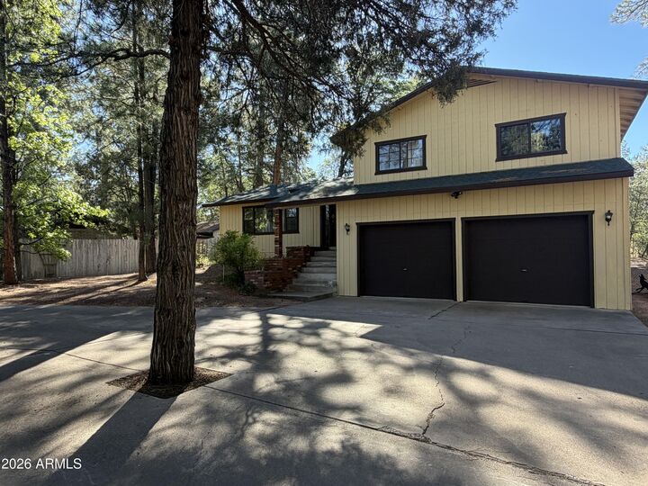 Property Photo:  1103 E Pineview Circle  AZ 85541 