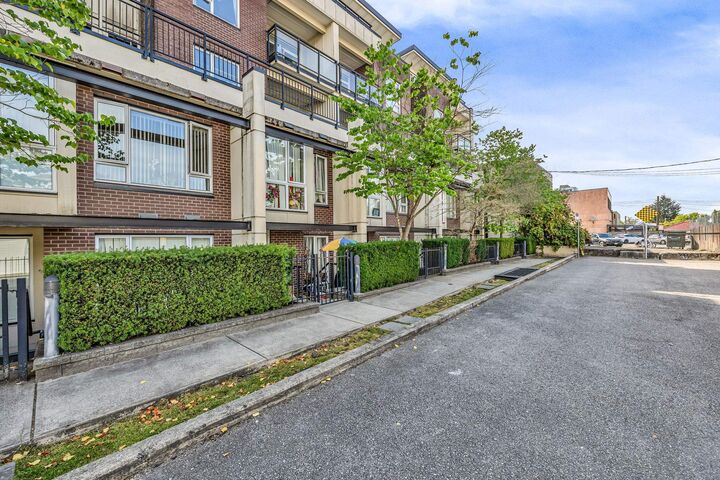 Property Photo: 2239 Kingsway 55 BC V5N 0E5