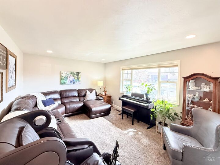 Property Photo:  624 20th St.  ID 83350 
